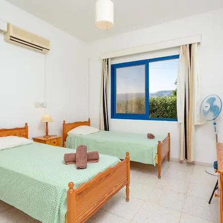 Charoula Exi Large Private Pool Ac Wifi וילה פאפוס