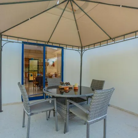 Charoula Exi Large Private Pool Ac Wifi פאפוס
