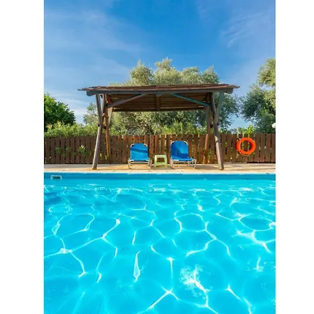 Вилла Charoula Exi